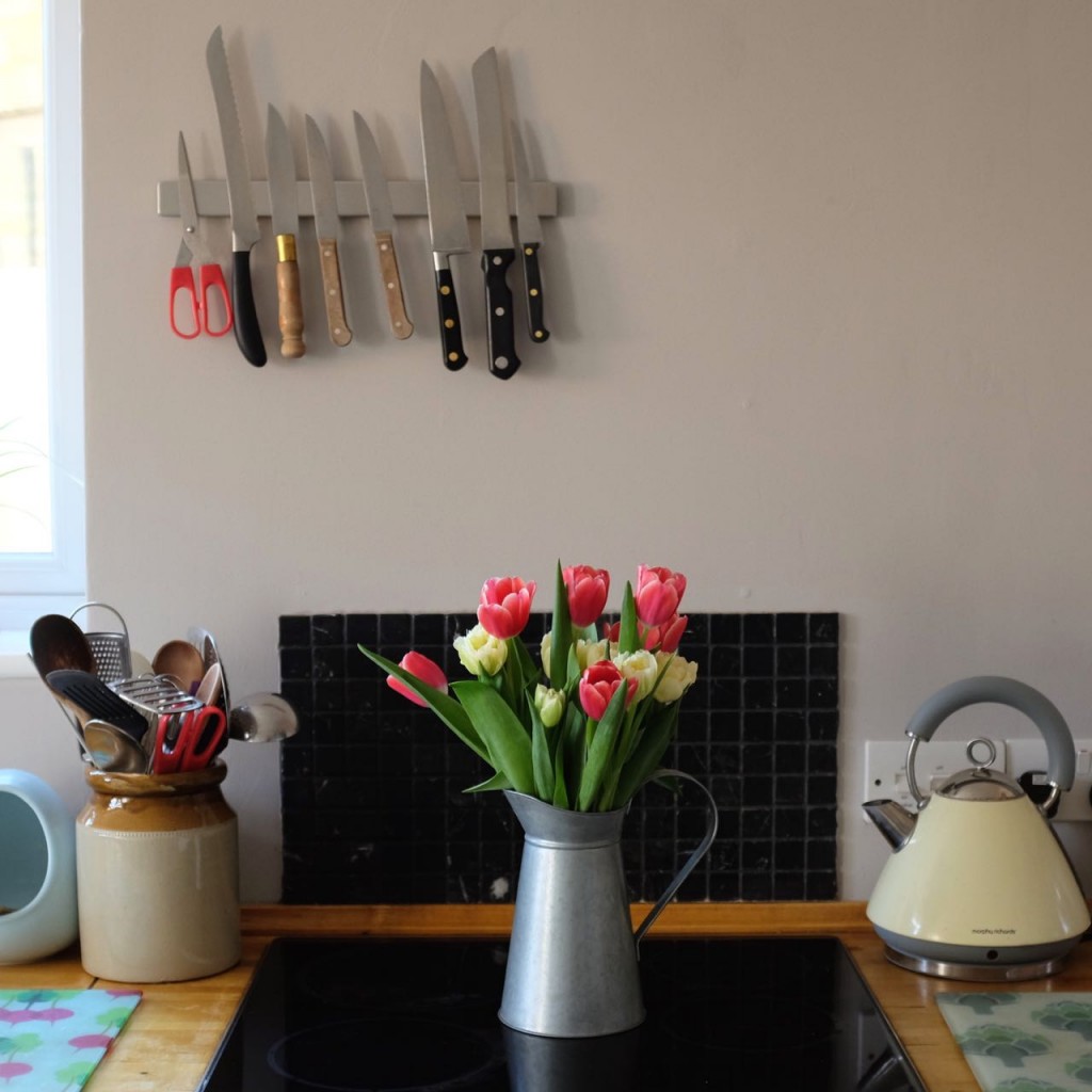 Kitchen worktop with knife rack